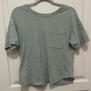 Women’s scrunch back tee